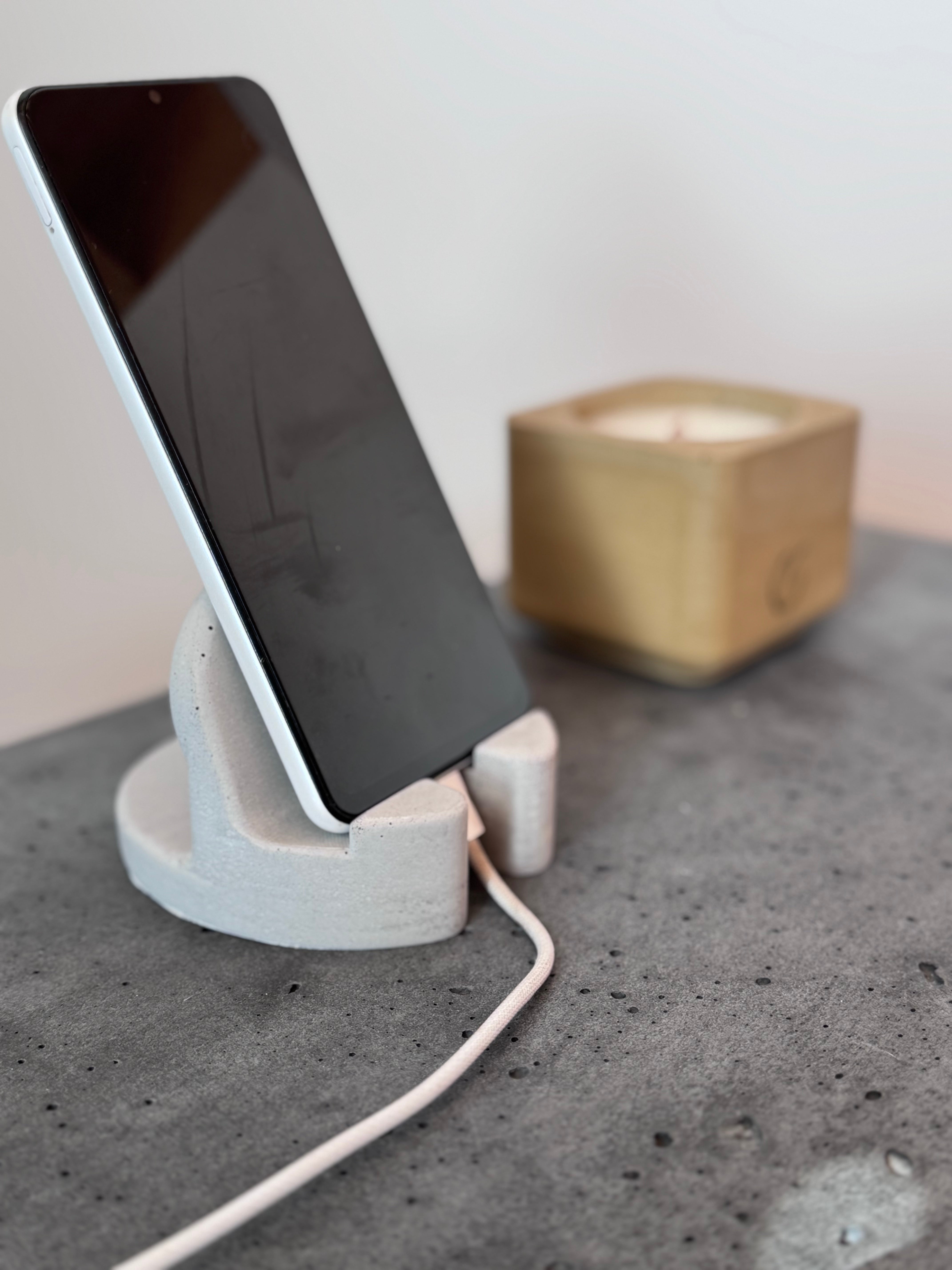 Handyhalter aus Beton