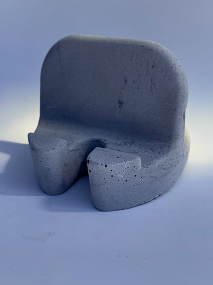 Handyhalter aus Beton