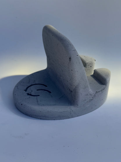 Handyhalter aus Beton