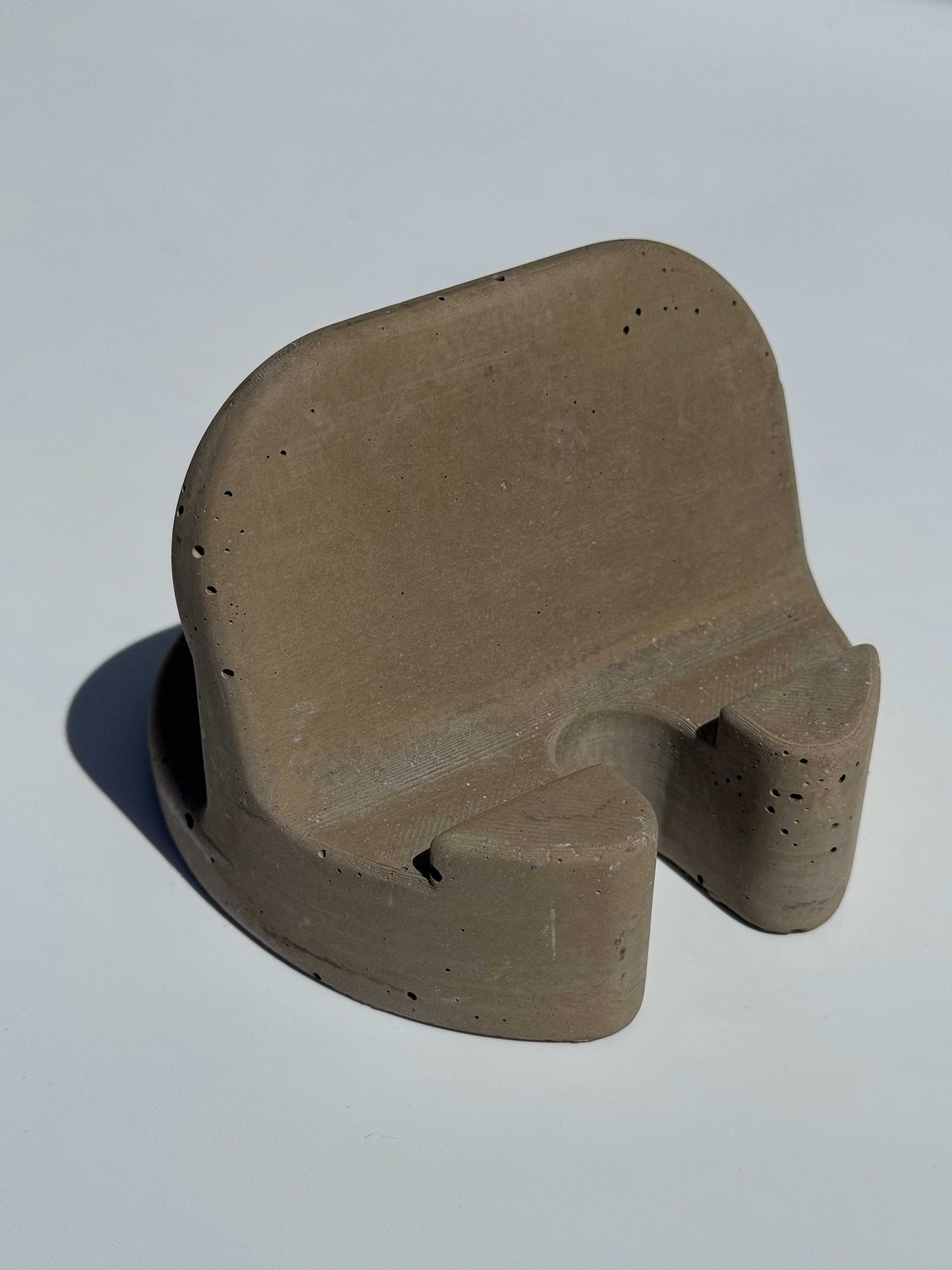 Handyhalter aus Beton