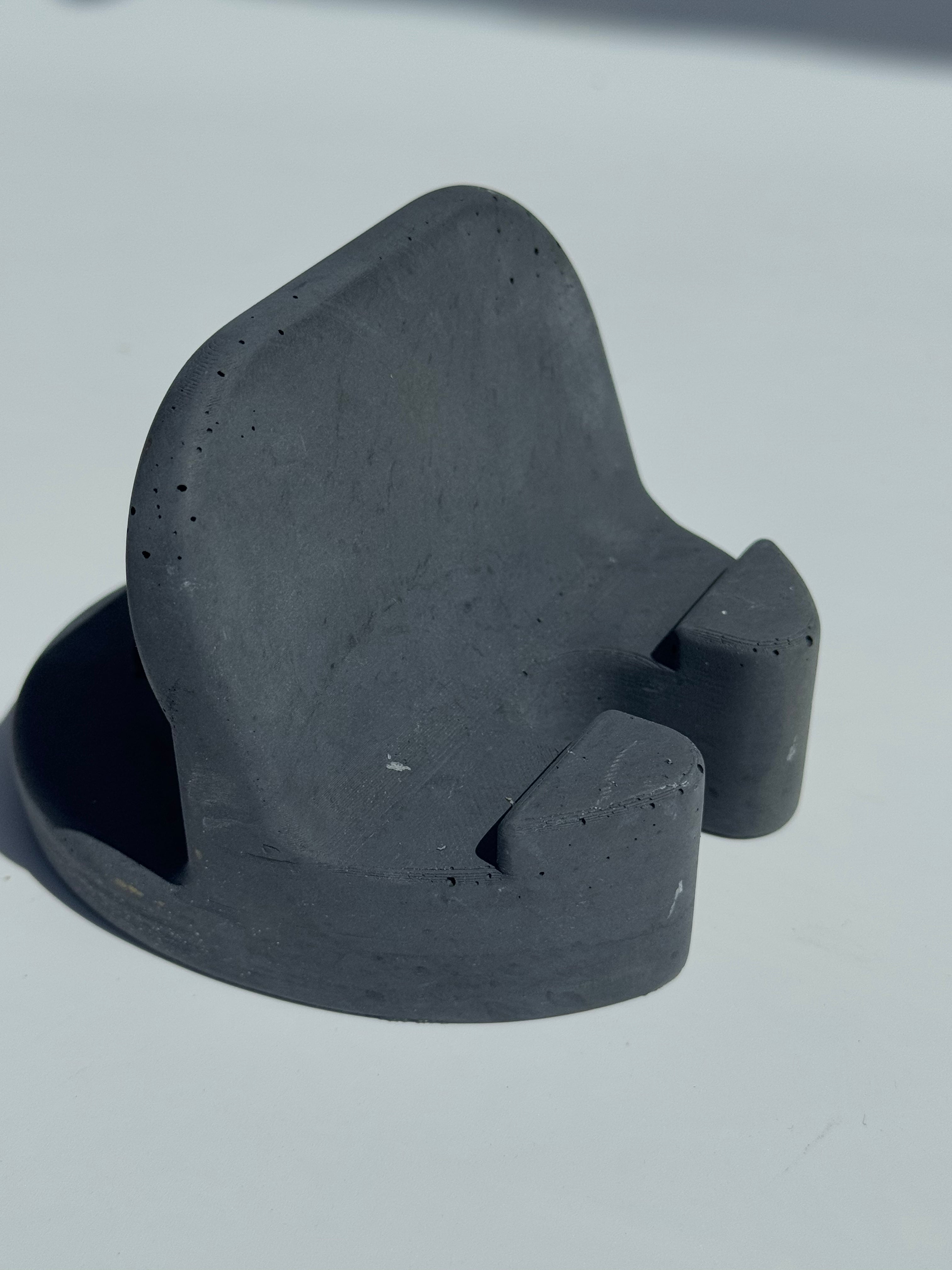 Handyhalter aus Beton