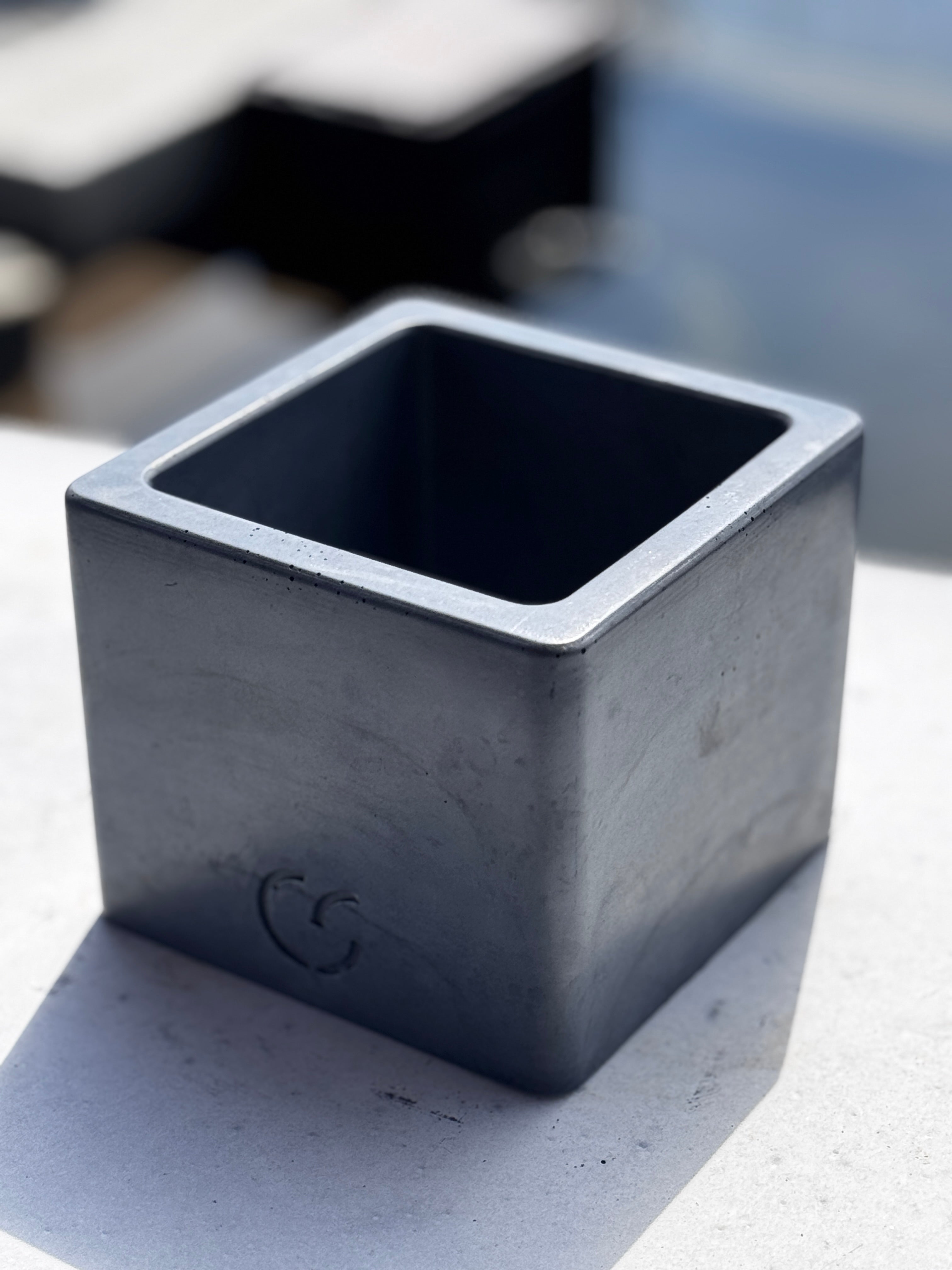 Pflanztopf und Übertopf "CUBE"